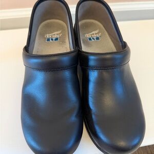 Dansko LT Black Leather Clogs